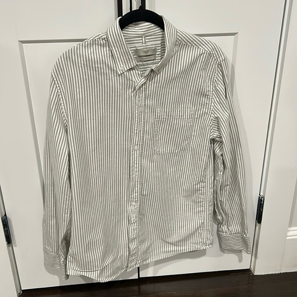 Mango MNG XS Button Down - purchased in Europe - Picture 1 of 4